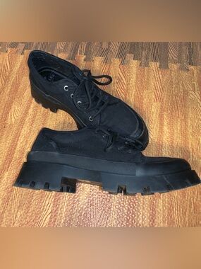 Women's black shoes size 9